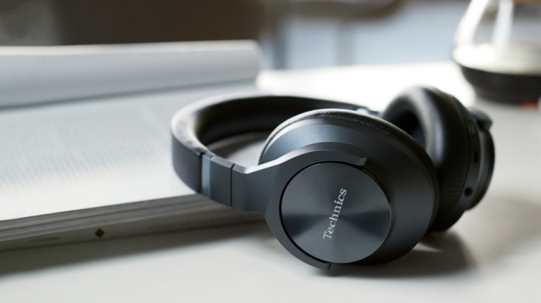 Major Audio Player Takes Bose, Sony In Noise Canceling Headphone Market